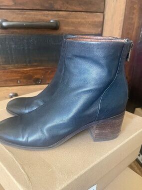 Lucky Brand Black Leather Ankle Booties with Stacked Heel